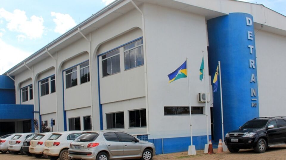 O órgão torra todo mês meio milhão de reais com diárias.