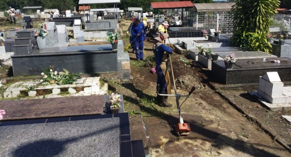 Semusb realiza mutirão em cemitério antes do dia das mães