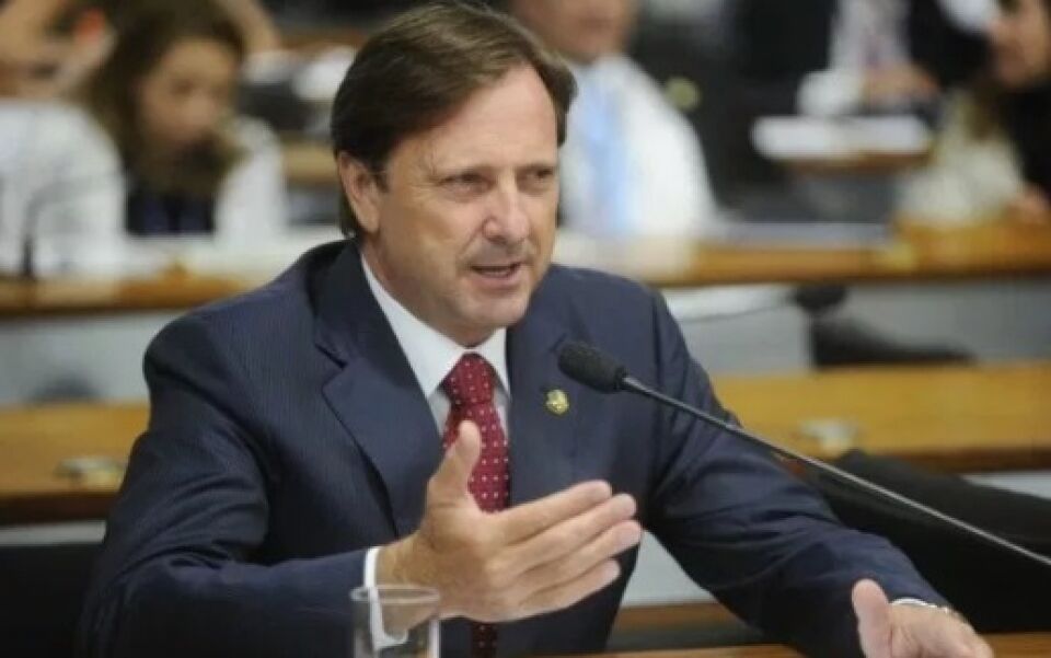 Senador Acir Gurgacz comemora retomada das obras de manutenção na BR-319