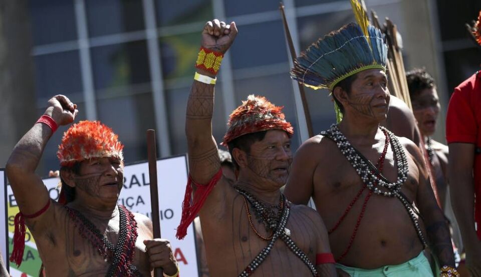 Índios se reúnem em Brasília, sob forte tensão