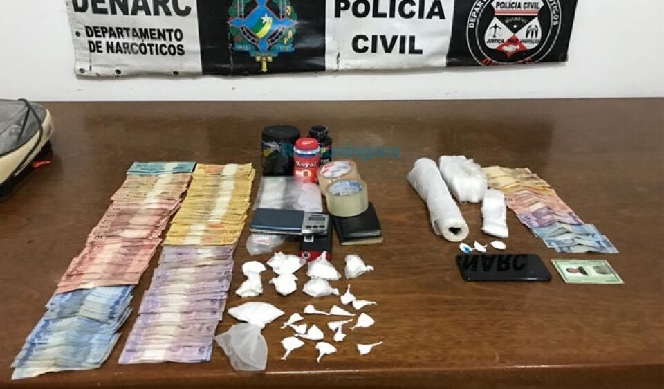 Denarc dois com drogas e mais de R$ 4 mil em dinheiro, em Porto Velho