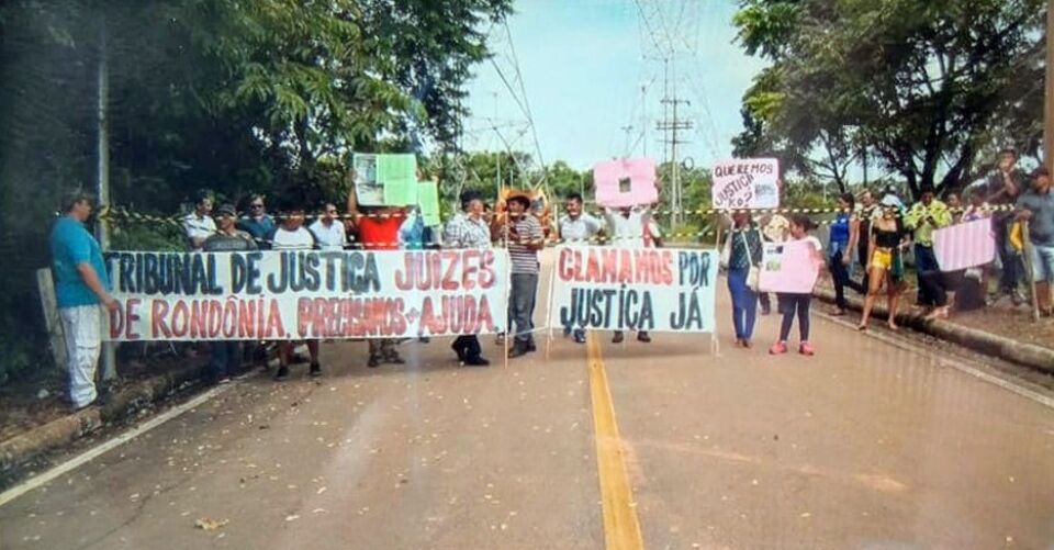 Atingidos por barragens bloqueiam acesso a Usina Santo Antônio, em Porto Velho