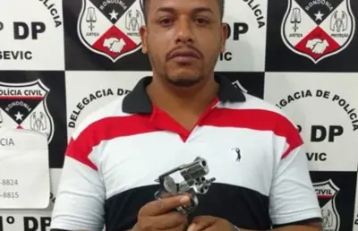 Monitorado por tornozeleira é preso após se exibir com armas em redes sociais na Capital