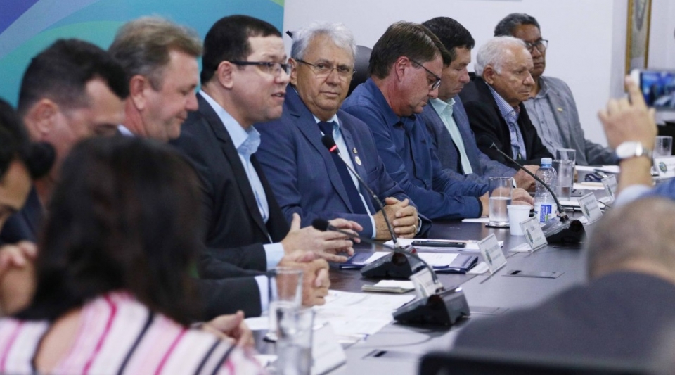 Prefeitos e vereadores de municípios do Cone Sul debatem demandas da saúde, segurança e infraestrutura com o Governo do Estado