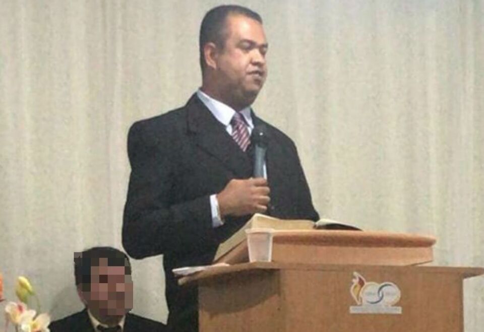 Pastor é preso por abusar de mulheres durante “cura espiritual”