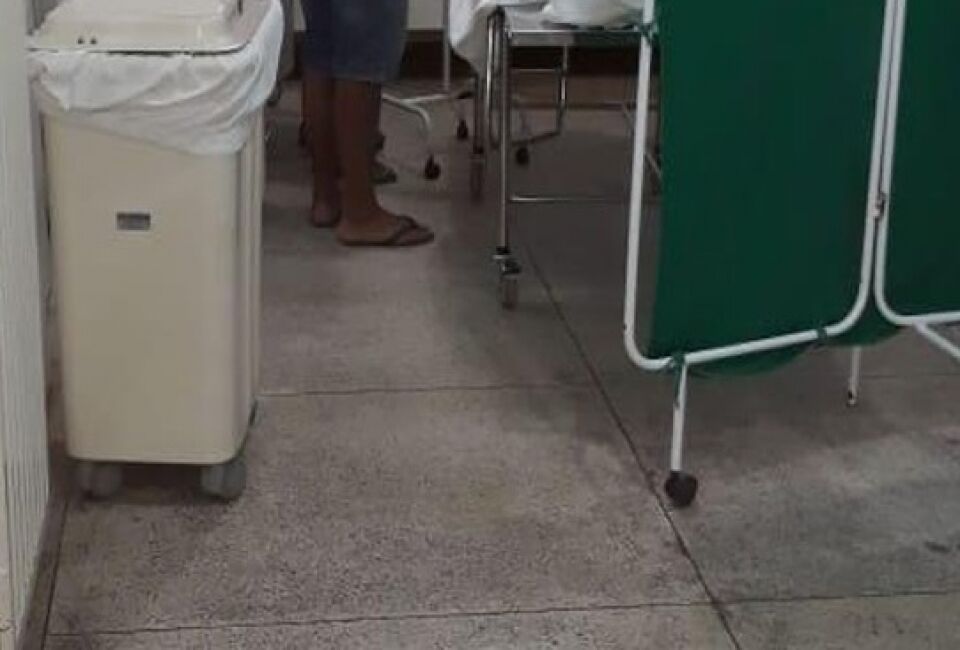 Homem sofre tentativa de homicídio a tiros na porta de casa