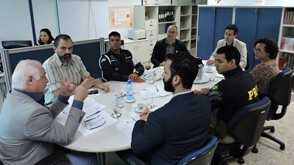 MP e órgãos de trânsito discutem fiscalização no transporte escolar