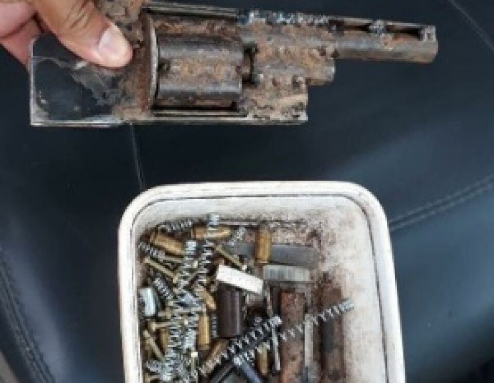 Polícia encontra e fecha fábrica de armas caseiras na Zona Leste da Capital; suspeito fugiu