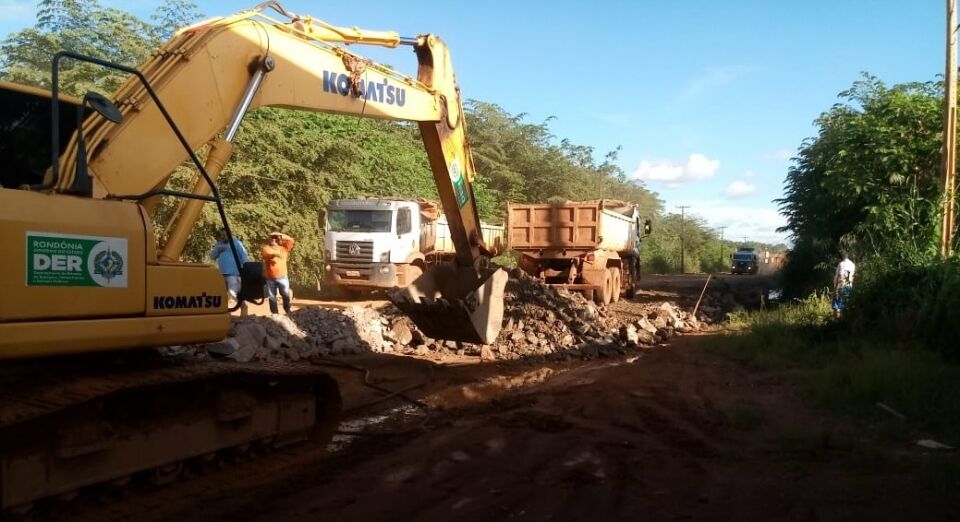 Departamento de Estradas de Rodagem realiza obras de recuperação da Estrada do Belmont em Porto Velho