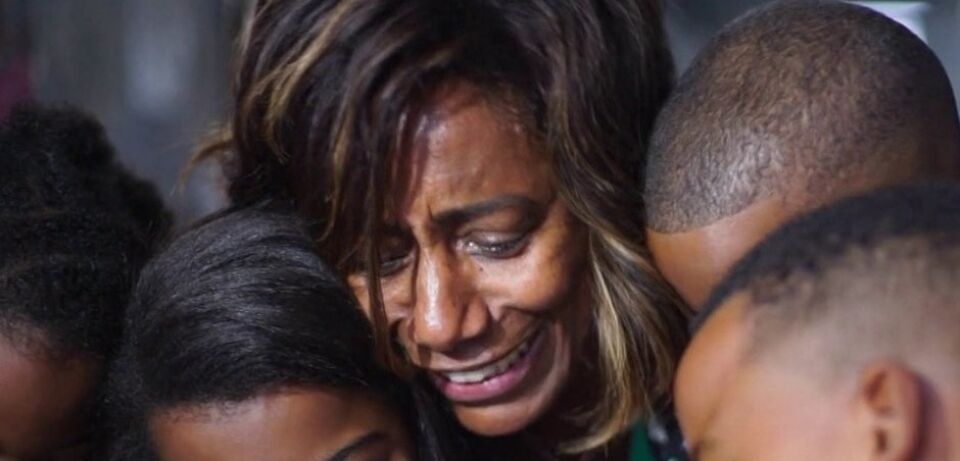 Glória Maria passa por apuros e revela que quase morreu afogada