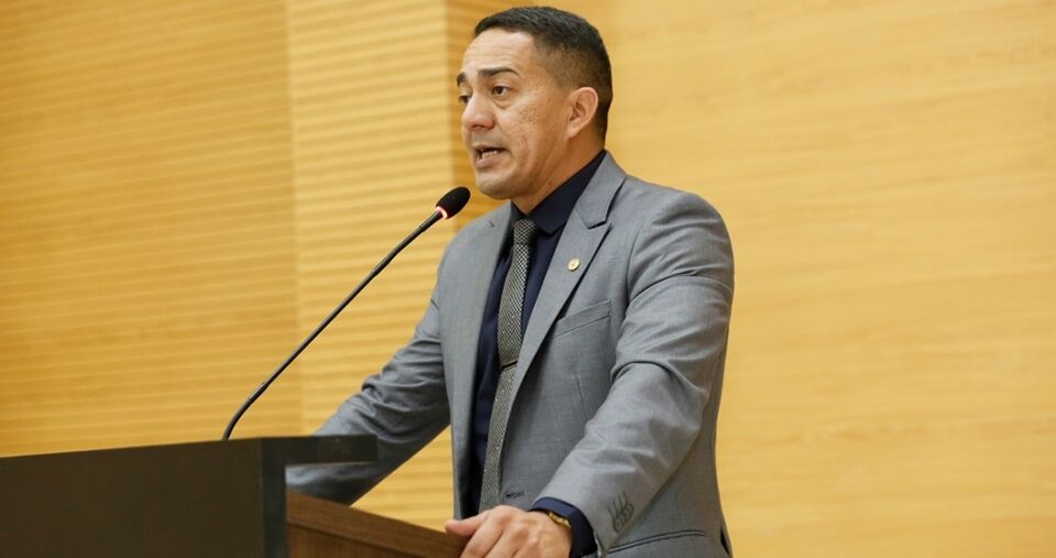 Líder na Assembleia procura mostrar que o governo não está parado