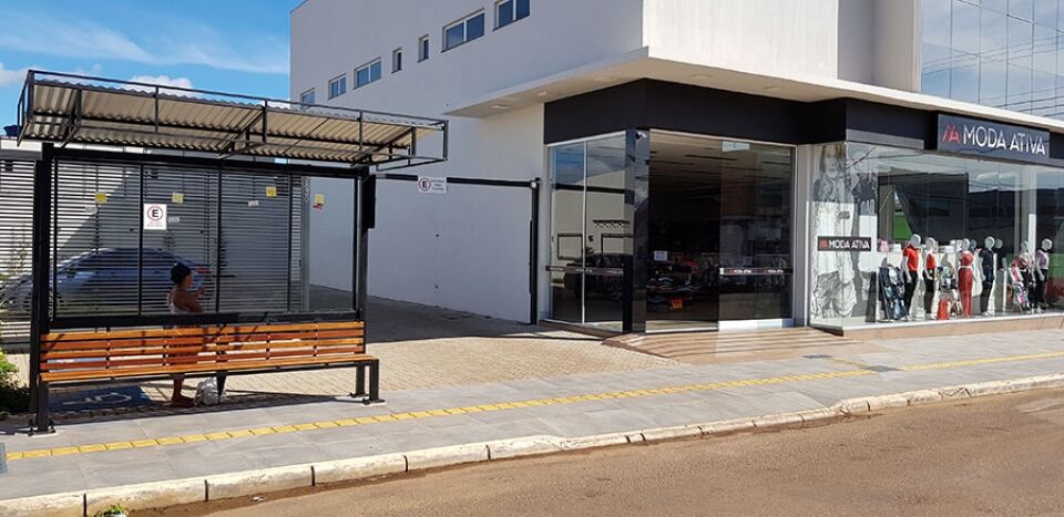 EXEMPLO: EMPRESAS ADOTAM PARADA DE ÔNIBUS E DEIXA CIDADE MAIS BONITA