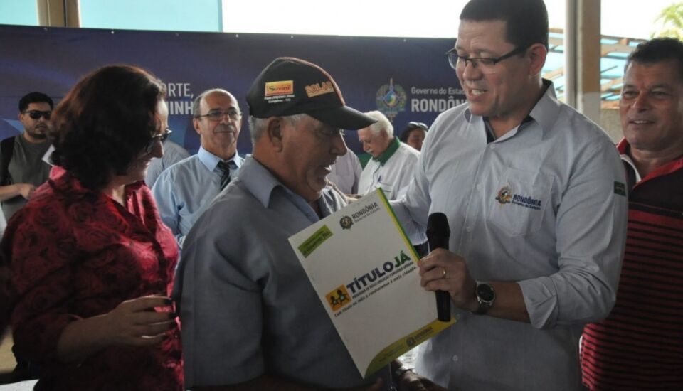 Moradores de Cerejeiras e Vilhena são beneficiados com o programa Título Já