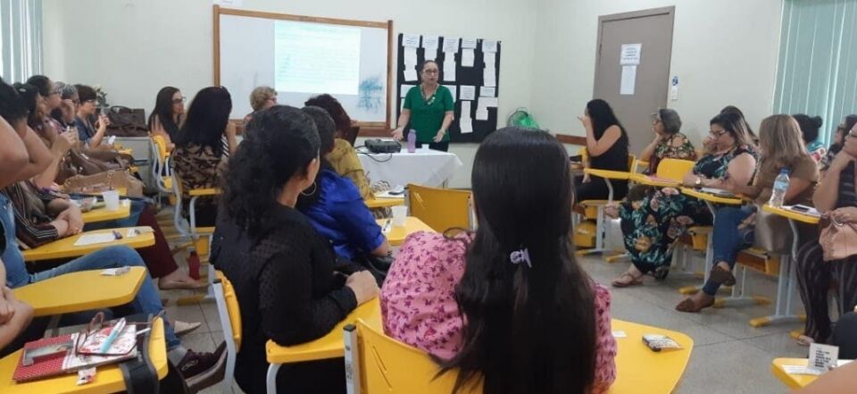 Semed capacita educadores que trabalham com Atendimento Educacional Especializado