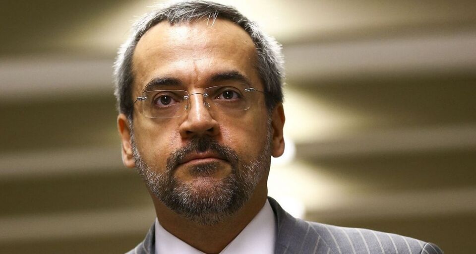 Weintraub nega bloqueio de verba e diz que está "bem acima da média" dos ministros da Educação