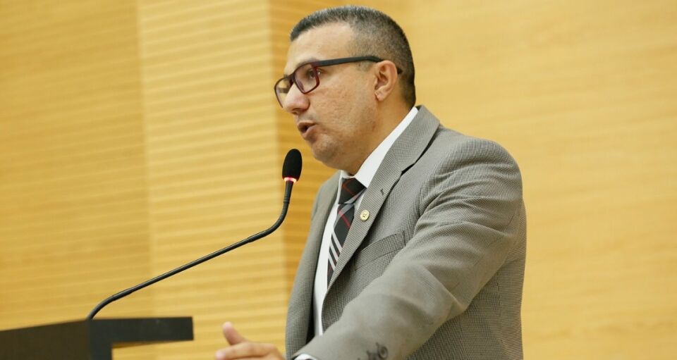 Alex Silva quer divulgação de serviços de atendimento à mulher e aos direitos humanos