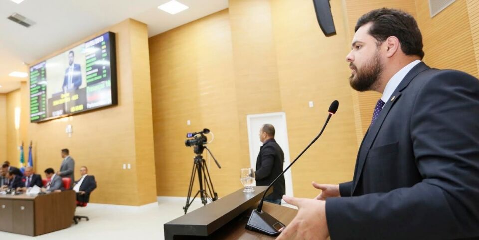 Deputados se posicionam contra suposta negociação de assessores do Governo com a Energisa