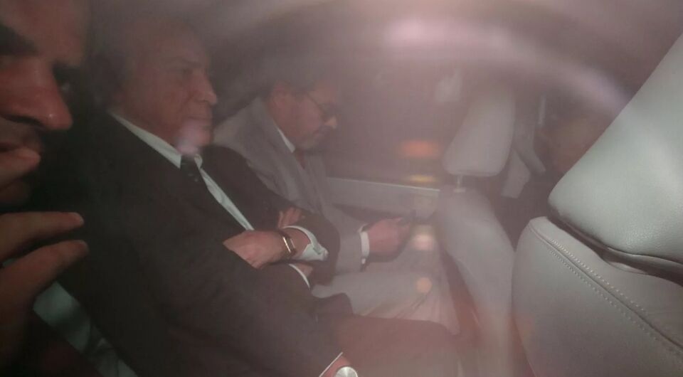 Temer se entrega à PF em São Paulo após nova ordem de prisão