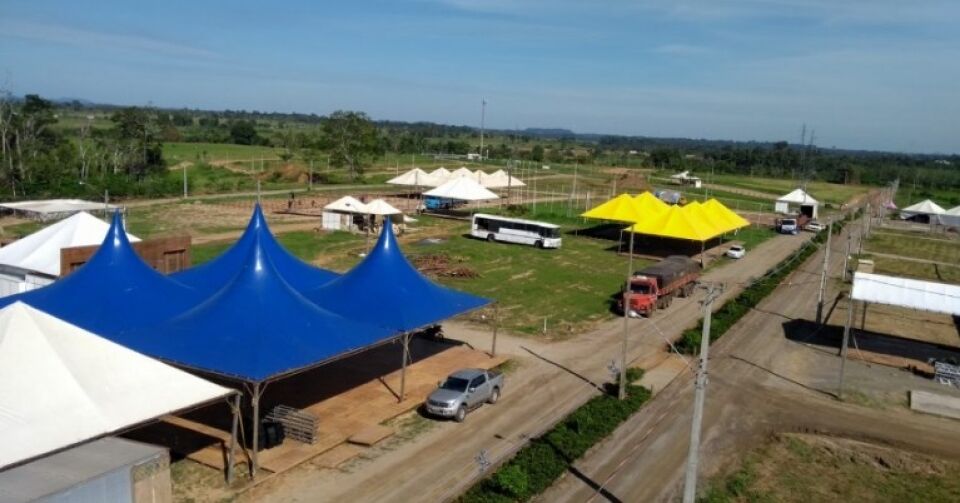 Instalações de estruturas começam a dar forma à 8ª Rondônia Rural Show em Ji-Paraná