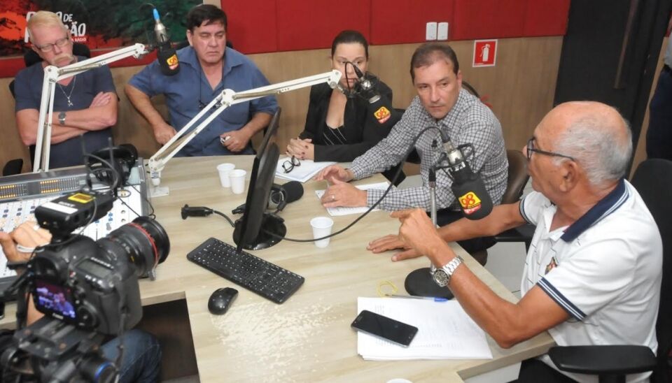 Prefeito Hildon Chaves, em entrevista, fala da burocracia e ‘sabotagem’ dos empresários