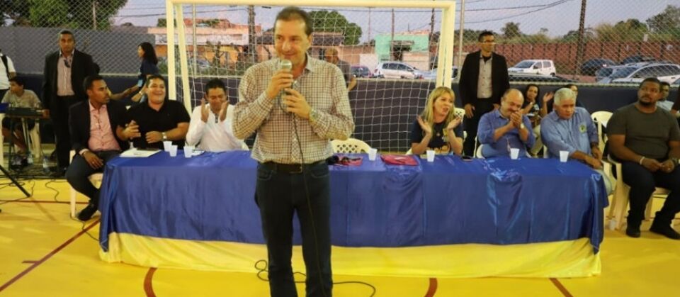 Prefeito entrega poliesportivo do Três Marias, totalmente revitalizado