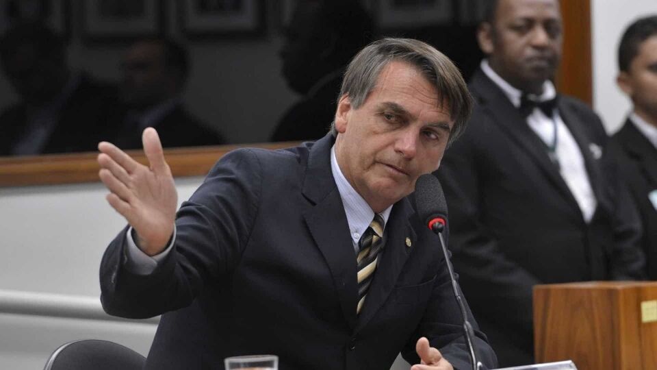 Tribunal mantém condenação a Bolsonaro por declaração homofóbica