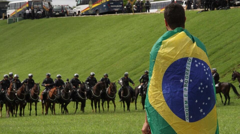 #VamosInvadirBrasília alcança o topo dos assuntos mais comentados do Twitter