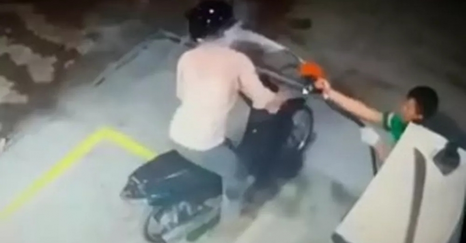 Frentista reage a assalto e dispara jato de combustível em assaltante