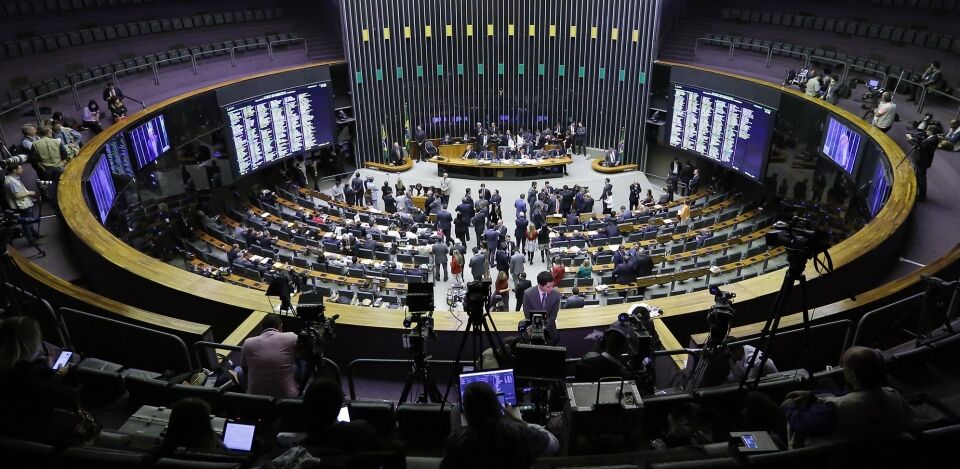 Plenário aprova convocação de ministro da Educação