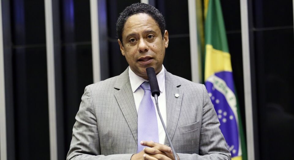 Ministro da Educação vem à Câmara explicar cortes em verbas de universidades