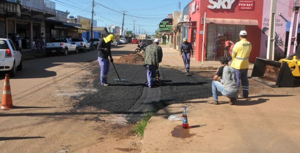 Equipes da prefeitura trabalham dia e noite a todo vapor