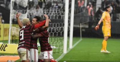 Jogadores do Corinthians tentam explicar derrota para o Flamengo