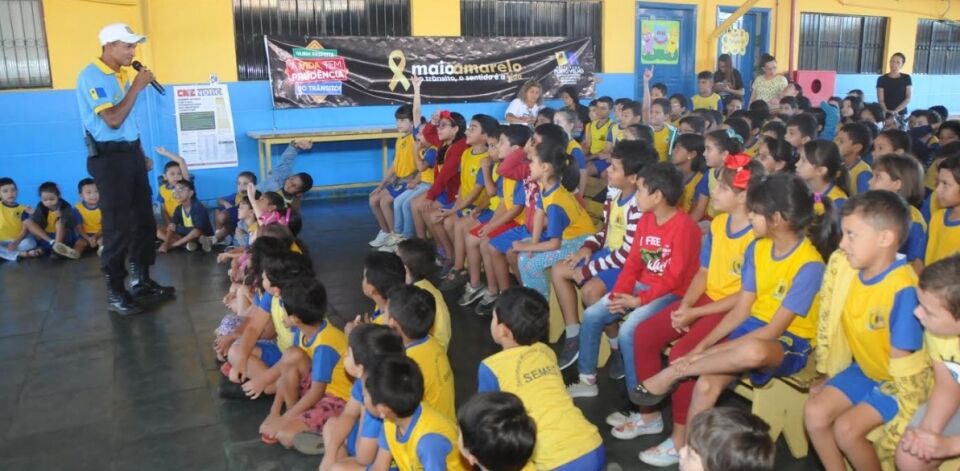 Campanha ensina normas de trânsito a alunos da escola Bom Jesus