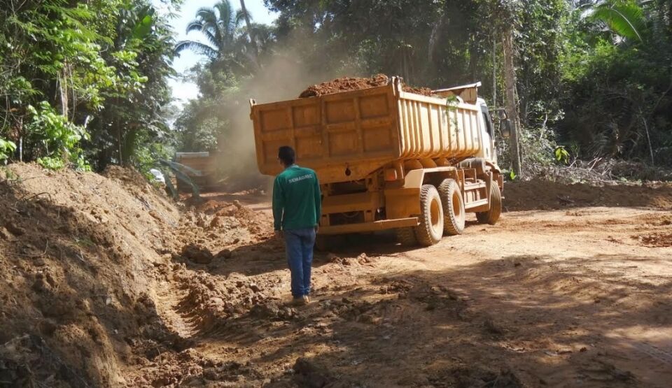 Prefeitura de Porto Velho trabalha na recuperação de estradas em localidades rurais