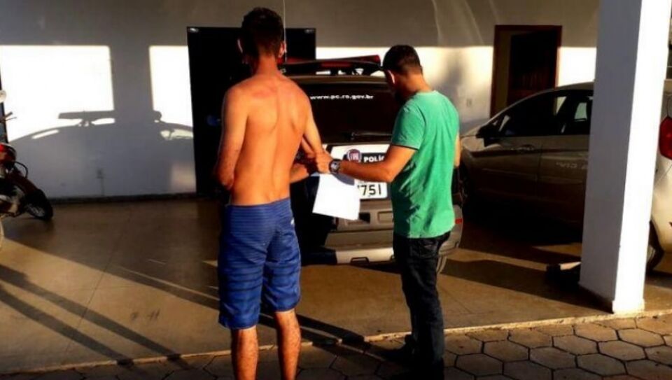 Polícia prende homem acusado de espancar e estuprar a própria filha, em RO