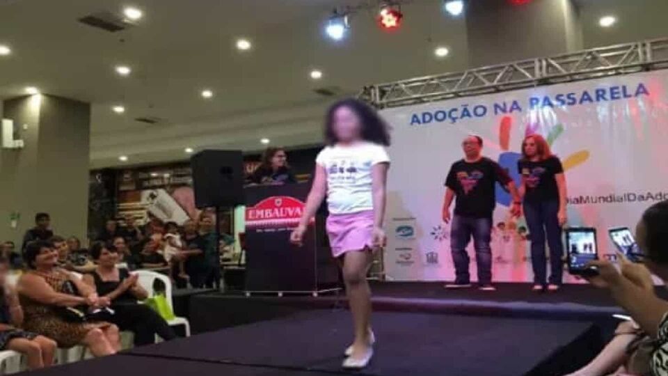 'Passarela de adoção' causa polêmica em Cuiabá