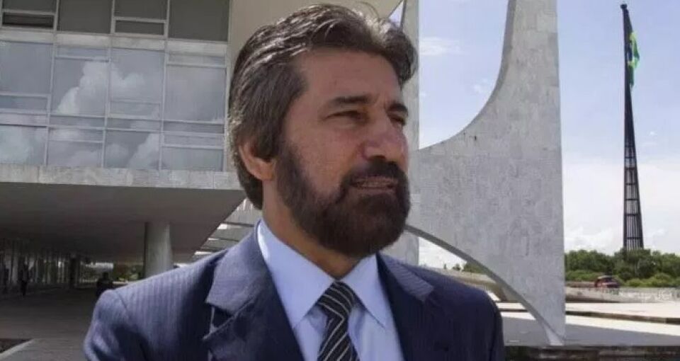 Justiça manda bloquear R$ 1 bilhão e 800 milhões de Valdir Raupp e outros para devolver aos cofres da Petrobrás