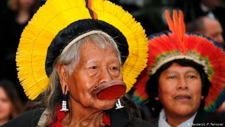 Raoni pede apoio à Amazônia em Cannes