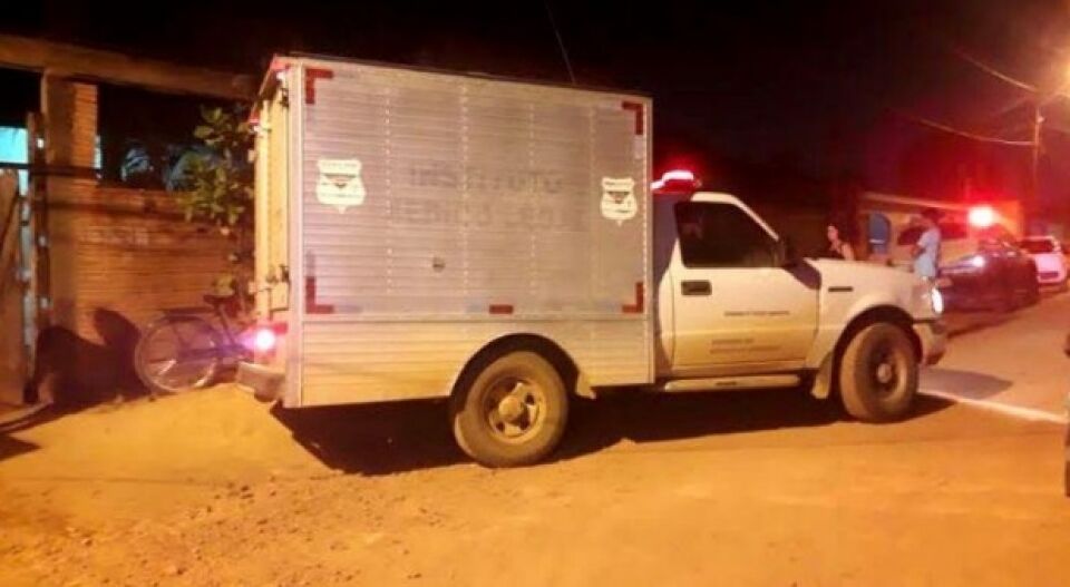 Vizinho invade residência, mata homem e tenta executar todos os familiares