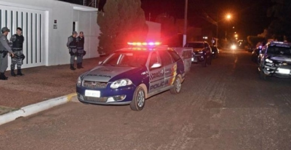 Marido esfaqueia mulher ao se estressar com choro da enteada