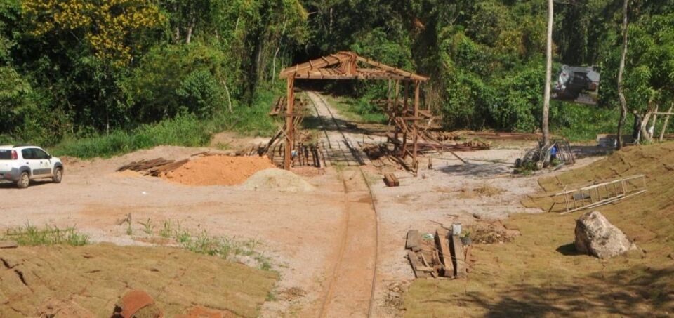 Prefeitura constrói estação e trabalha paisagismo para passeio da litorina