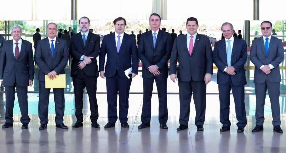 Bolsonaro recebe Maia, Alcolumbre, Toffoli e ministros, no Alvorada