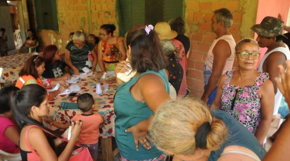Prefeitura entrega, a comunidades ribeirinhas, alimentos doados pela maçonaria