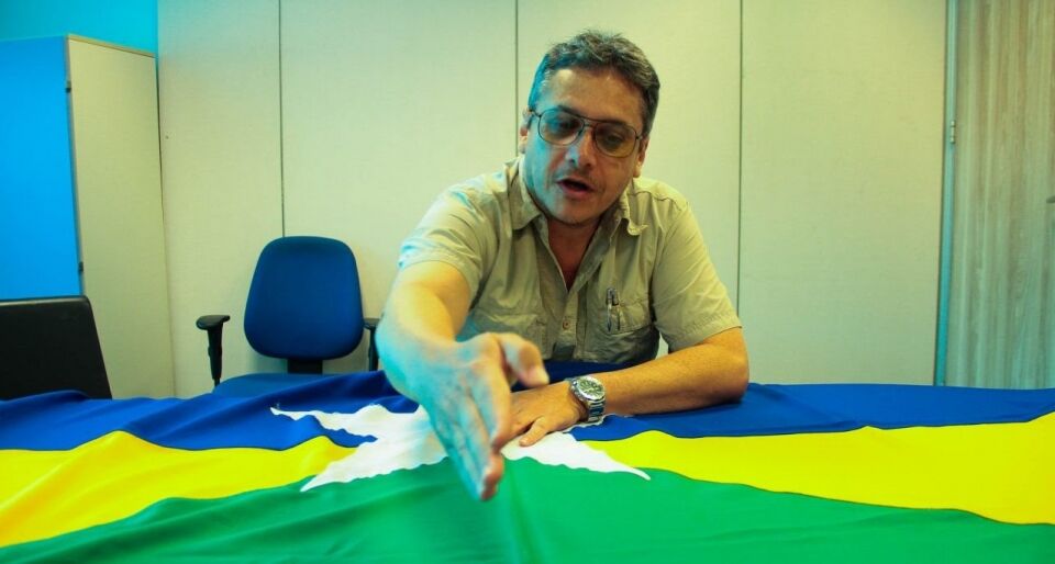 Branco da estrela não pode invadir o verde na Bandeira do Estado de Rondônia