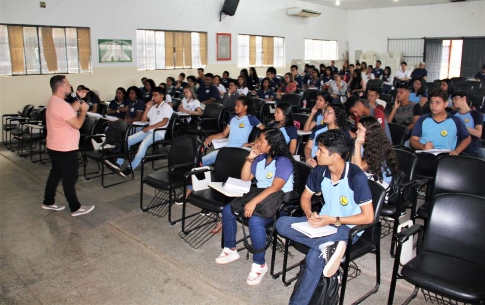Maratona de “aulões” chega à escola Major Guapindaia com ciências humanas
