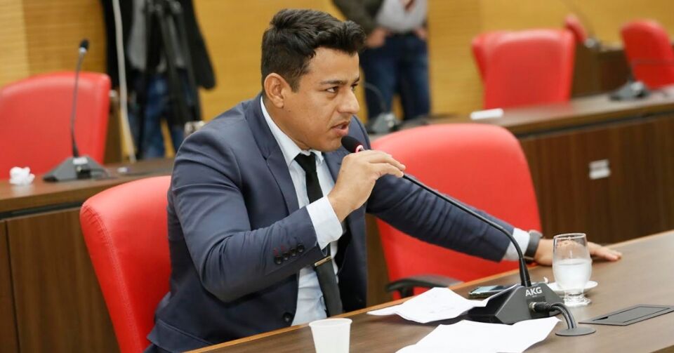 Adailton Furia faz comparativo entre valores de impostos de carros cobrados em Rondônia e Acre