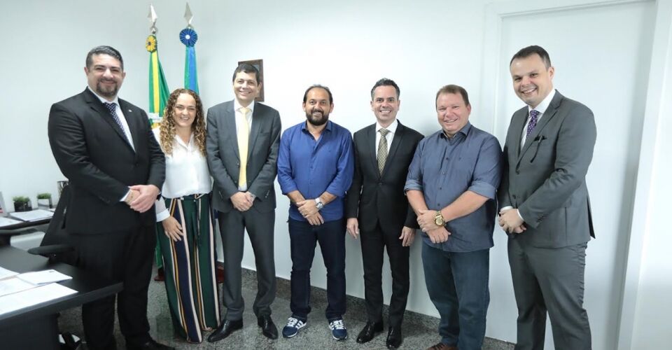 Presidente Laerte Gomes recebe direção da OAB para discutir derrubada de veto ao projeto que trata de piso salarial do advogado