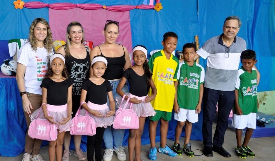 Geraldo da Rondônia participa de entrega de uniforme esportivos para alunos de projeto social em Ariquemes