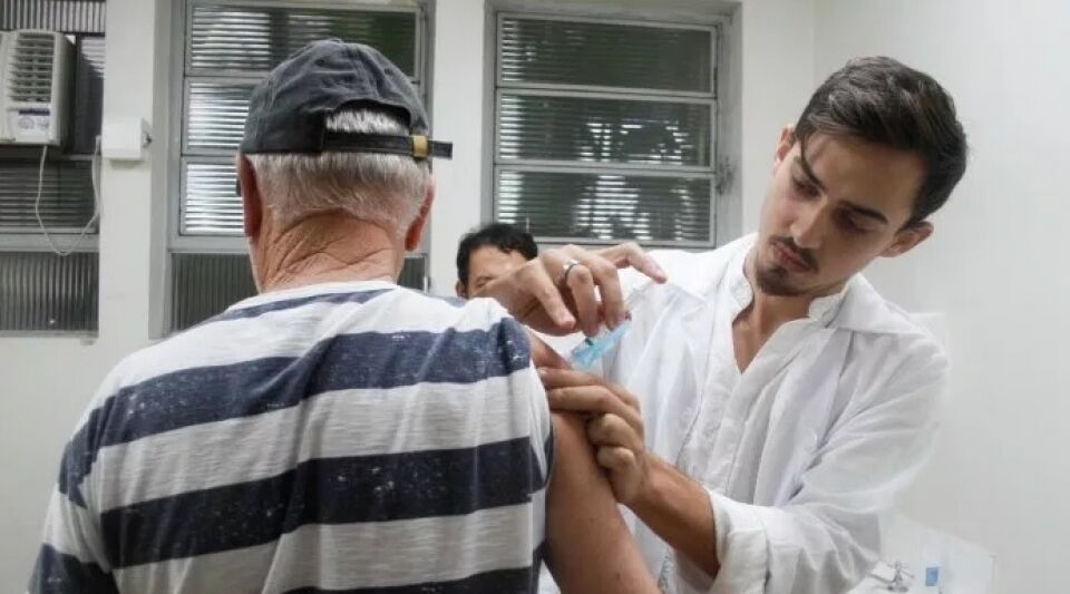 Vacinação contra a gripe no SUS é aberta para toda a população