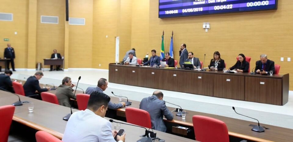 Deputados estaduais aprovam mais crédito suplementar e votam projetos do Executivo